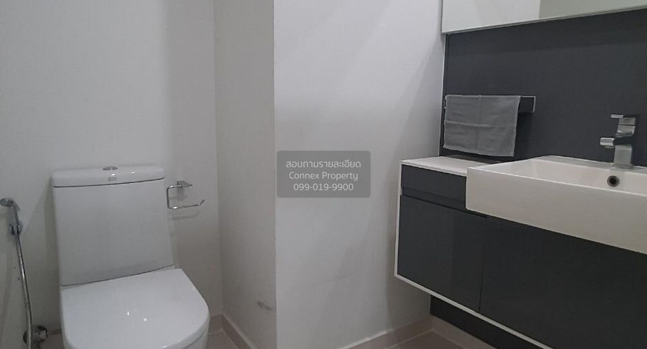 For rent 2 bedrooms condo in Phra Khanong, Bangkok