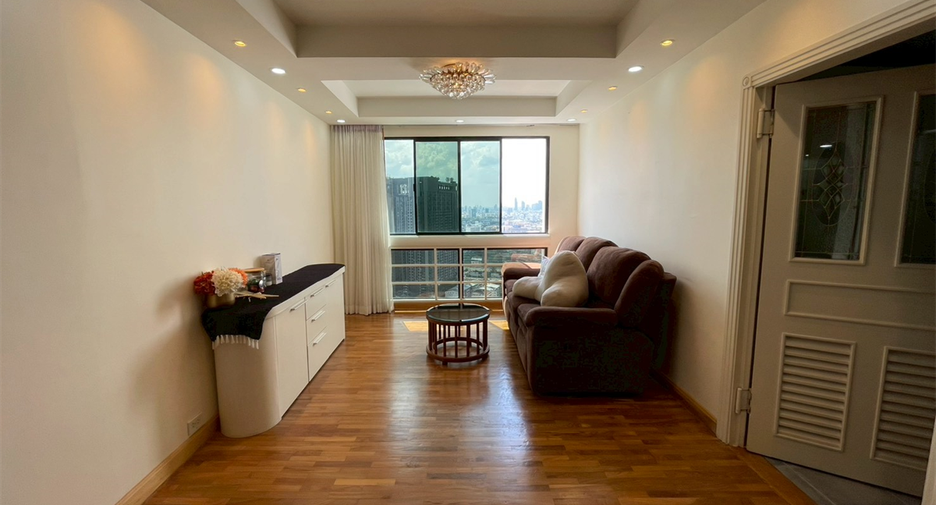 For sale 3 bedrooms condo in Khlong Toei, Bangkok