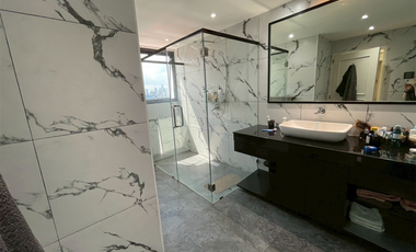 For sale 3 bedrooms condo in Khlong Toei, Bangkok
