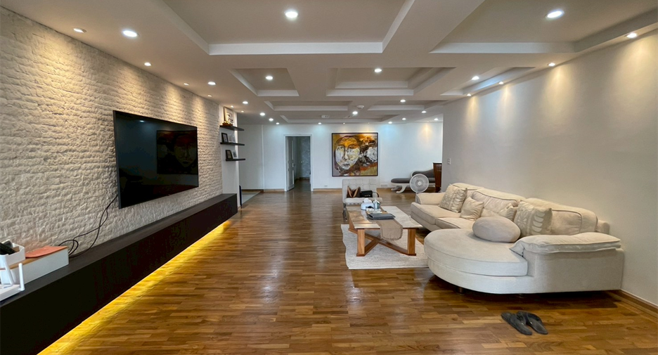 For sale 3 bedrooms condo in Khlong Toei, Bangkok