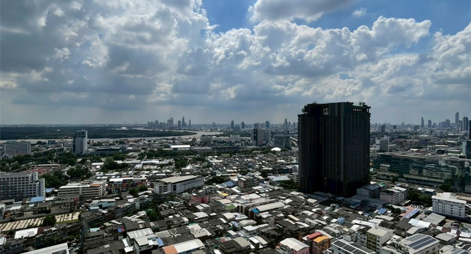 For sale 3 bedrooms condo in Khlong Toei, Bangkok