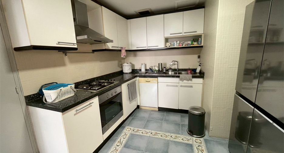 For sale 3 bedrooms condo in Khlong Toei, Bangkok