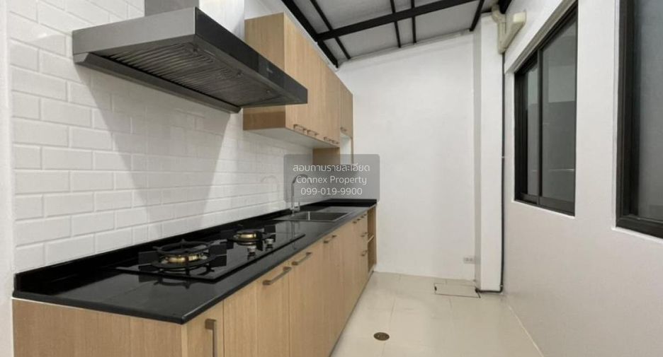 For rent 2 ベッドルーム townhouse in Rat Burana, Bangkok