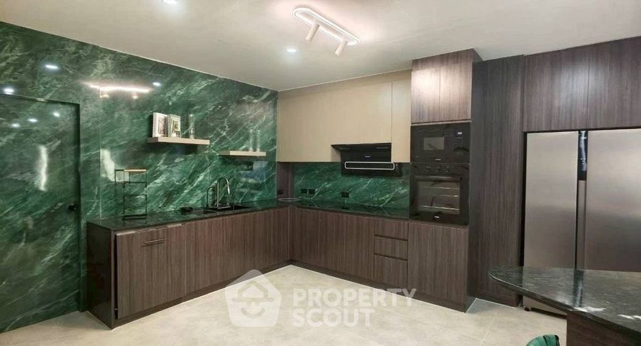 For sale 5 bedrooms villa in East Pattaya, Pattaya