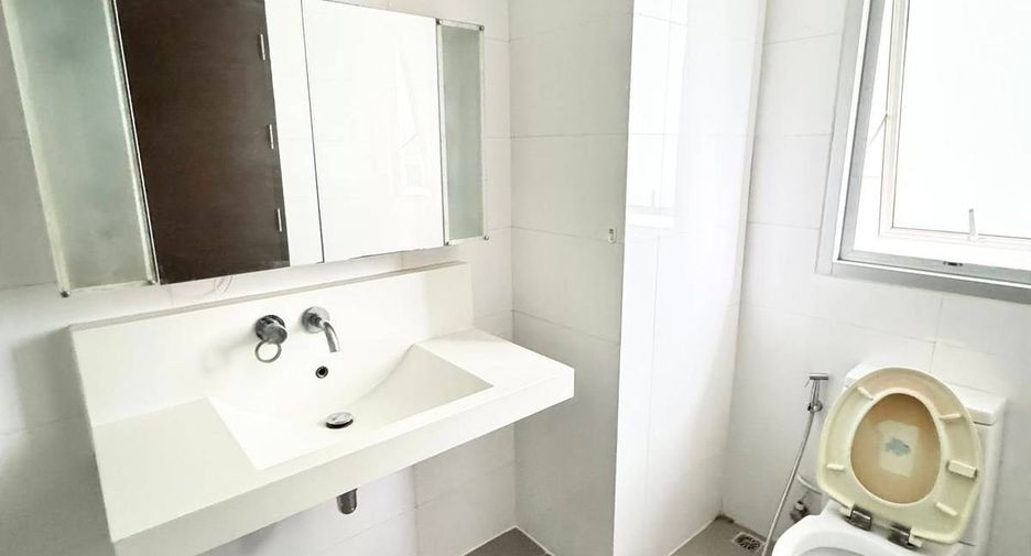 For sale 1 bed condo in Huai Khwang, Bangkok