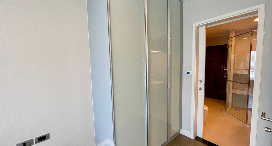 For sale 2 bedrooms condo in Khlong Toei, Bangkok