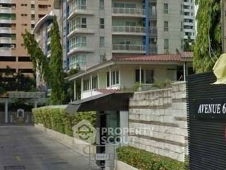 For sale 3 bedrooms condo in Watthana, Bangkok
