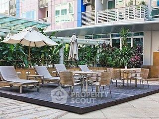 For sale 3 bedrooms condo in Watthana, Bangkok