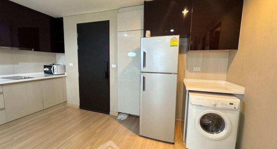 For rent 2 bedrooms condo in Pathum Wan, Bangkok