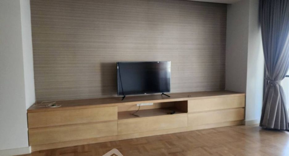 For rent 3 bedrooms condo in Watthana, Bangkok