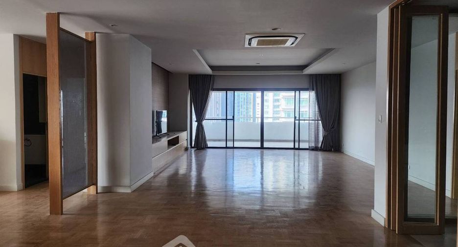 For rent 3 bedrooms condo in Watthana, Bangkok