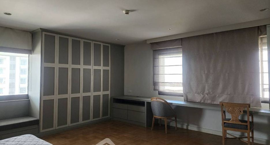 For rent 3 bedrooms condo in Watthana, Bangkok