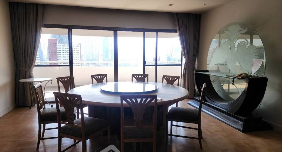 For rent 3 bedrooms condo in Watthana, Bangkok