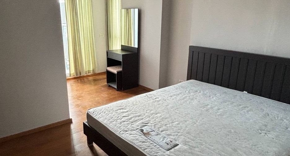 For rent 2 ベッドルーム condo in Khlong San, Bangkok