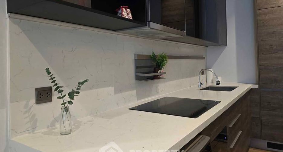 For rent 2 bedrooms condo in Pathum Wan, Bangkok