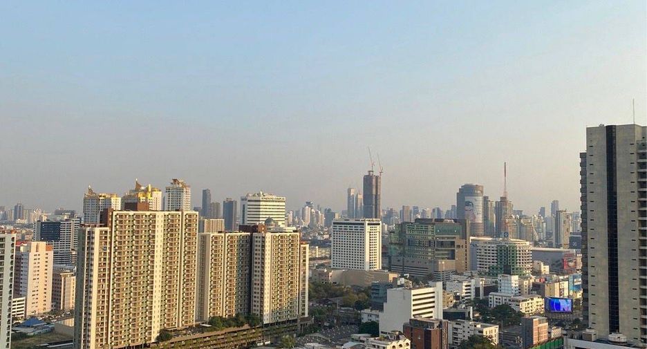 Condo en alquiler de 2 habitaciones en Huai Khwang, Bangkok
