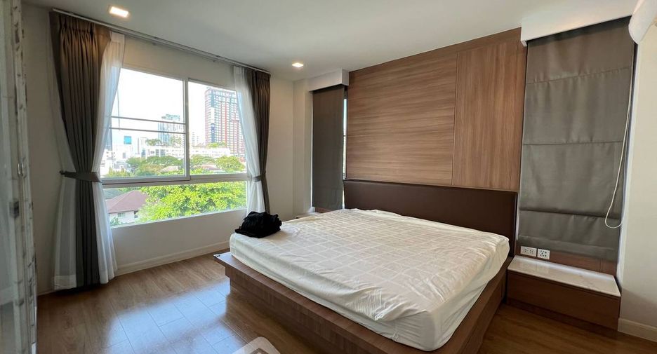 For rent 2 bedrooms condo in Watthana, Bangkok