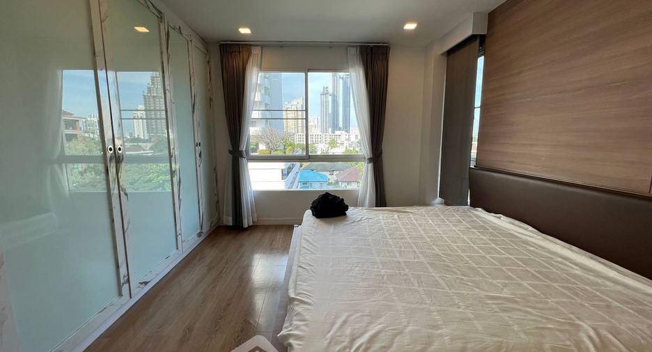 For rent 2 bedrooms condo in Watthana, Bangkok
