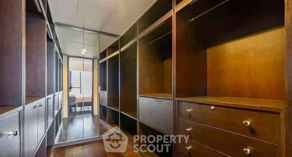 For rent 4 ベッドルーム condo in Sathon, Bangkok