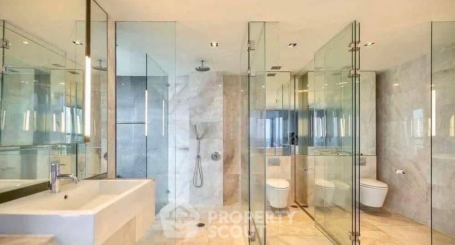 For rent 4 ベッドルーム condo in Sathon, Bangkok
