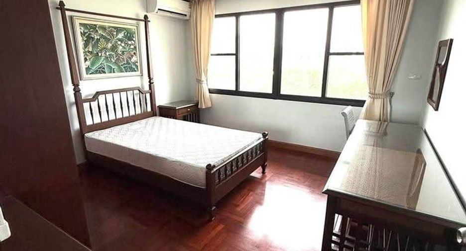 For rent 2 bedrooms condo in Yan Nawa, Bangkok