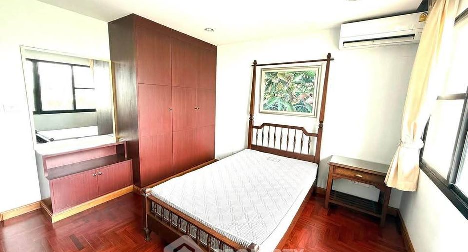 For rent 2 bedrooms condo in Yan Nawa, Bangkok