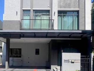 出租 3 卧室 独立屋 在 Phra Khanong, 曼谷