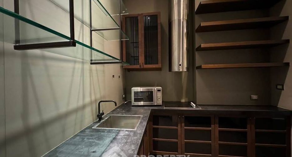 For rent 3 bedrooms condo in Khlong Toei, Bangkok