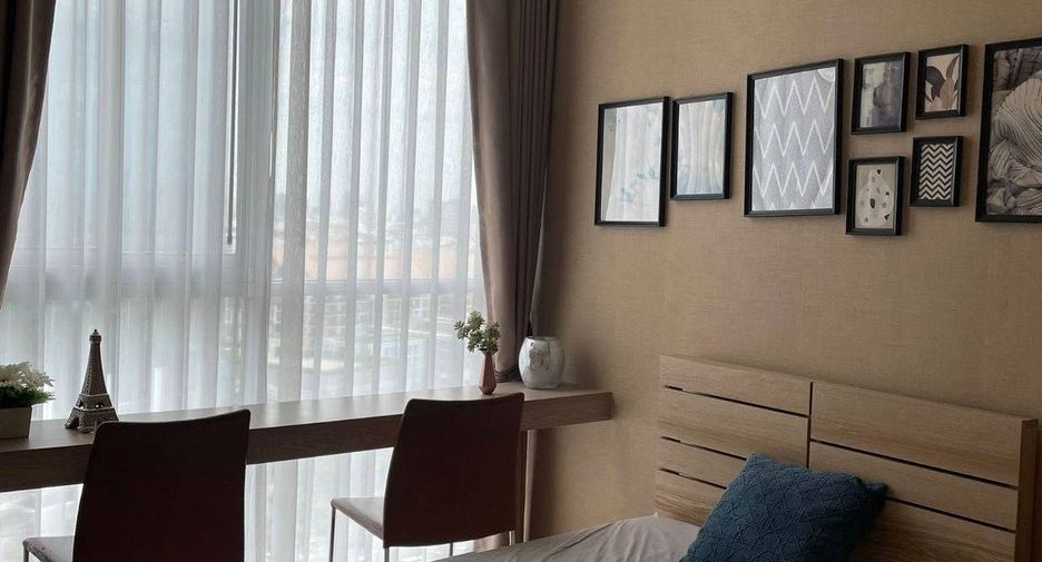 For rent 2 bedrooms condo in Huai Khwang, Bangkok