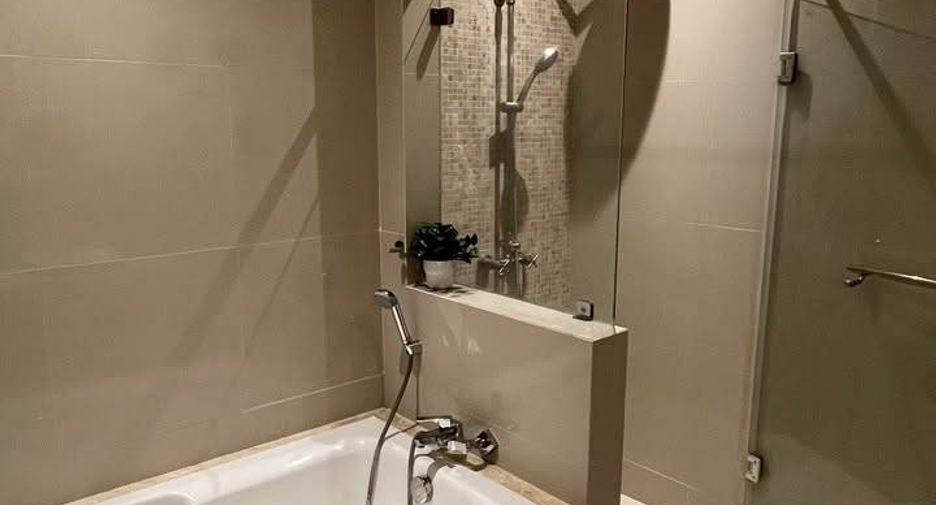 For rent 2 ベッドルーム condo in Khlong Toei, Bangkok