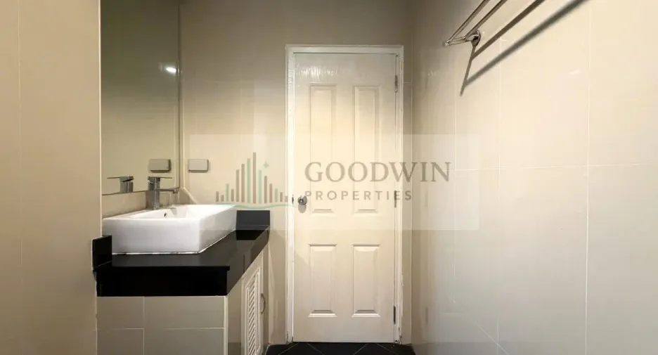 For rent and for sale studio condo in Pratumnak, Pattaya