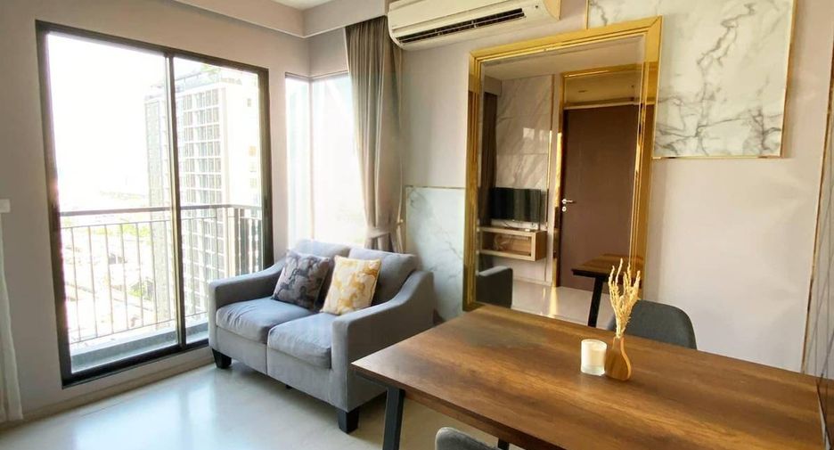 For rent 2 bedrooms condo in Huai Khwang, Bangkok