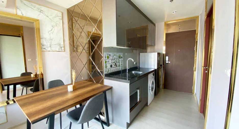 For rent 2 bedrooms condo in Huai Khwang, Bangkok
