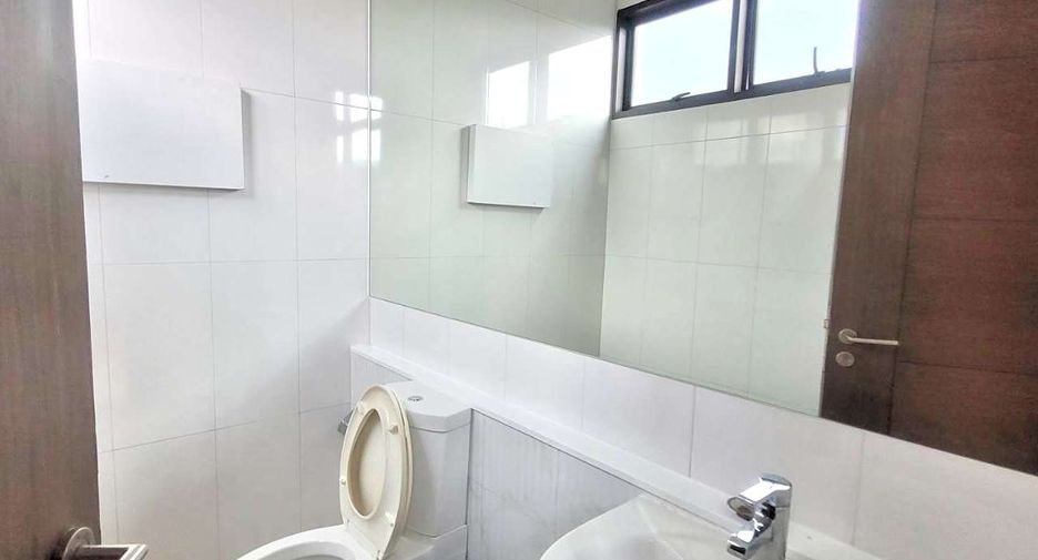 For rent そして for sale 3 ベッドルーム townhouse in Watthana, Bangkok