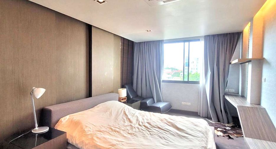 For rent そして for sale 3 ベッドルーム townhouse in Watthana, Bangkok