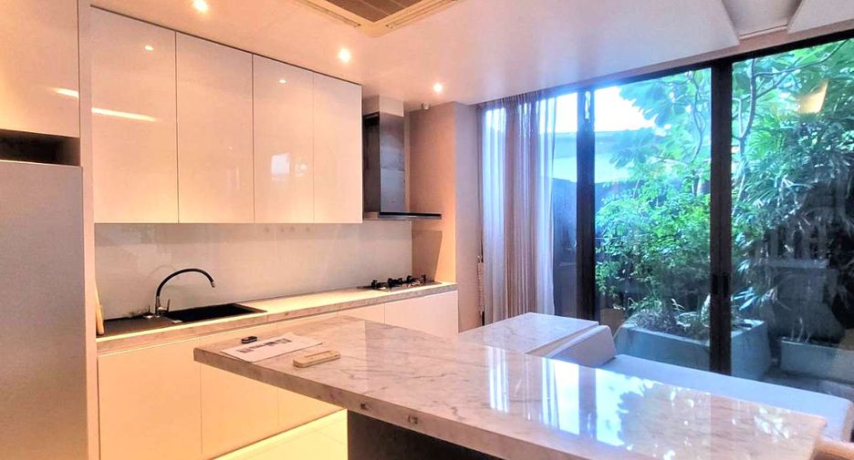 For rent そして for sale 3 ベッドルーム townhouse in Watthana, Bangkok