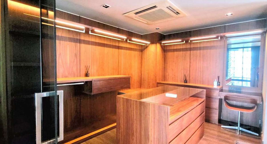For rent そして for sale 3 ベッドルーム townhouse in Watthana, Bangkok