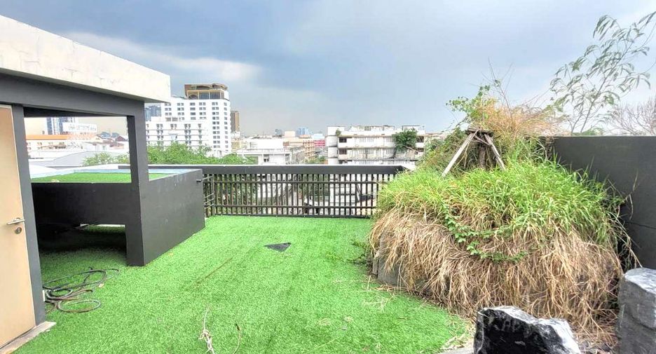 For rent そして for sale 3 ベッドルーム townhouse in Watthana, Bangkok