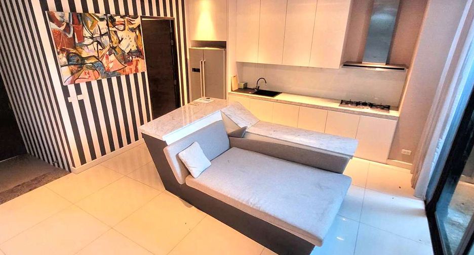 For rent そして for sale 3 ベッドルーム townhouse in Watthana, Bangkok