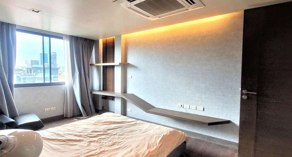 For rent そして for sale 3 ベッドルーム townhouse in Watthana, Bangkok