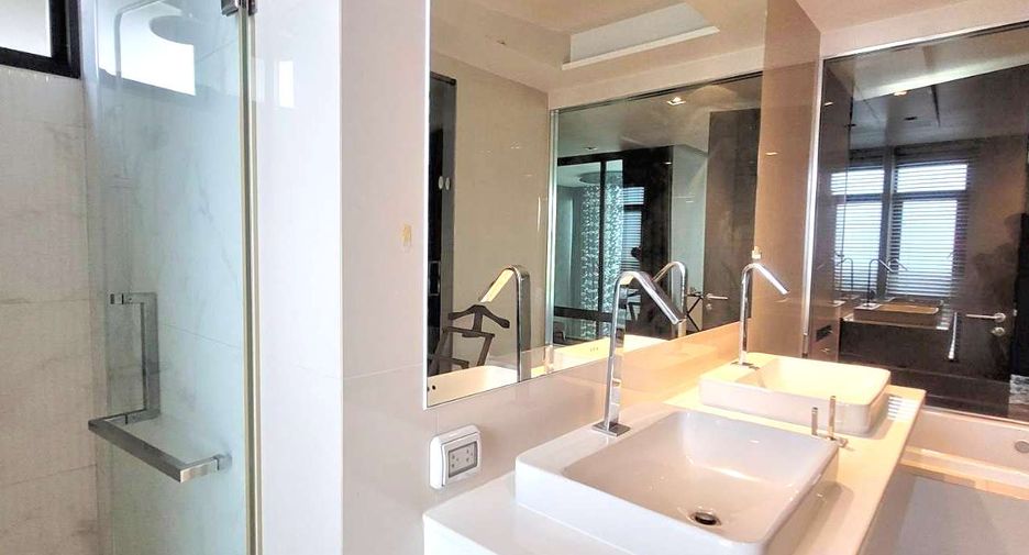For rent そして for sale 3 ベッドルーム townhouse in Watthana, Bangkok