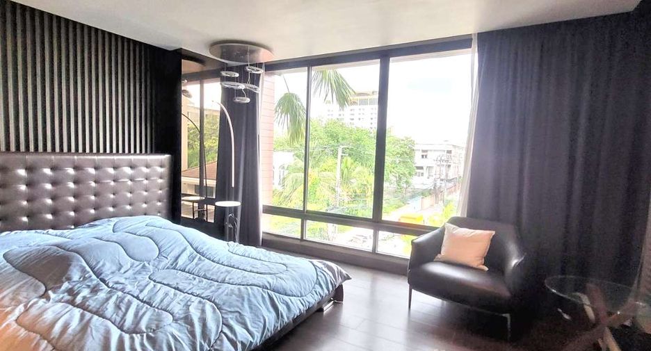For rent そして for sale 3 ベッドルーム townhouse in Watthana, Bangkok