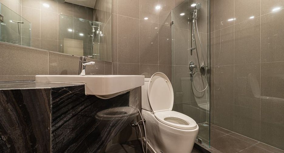 For rent 2 ベッドルーム condo in Bang Rak, Bangkok