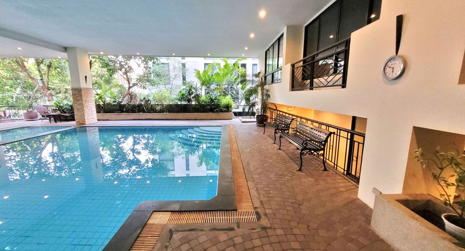 For rent 2 bedrooms condo in Watthana, Bangkok