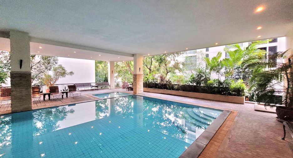 For rent 2 bedrooms condo in Watthana, Bangkok