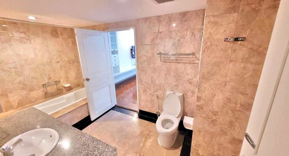 For rent 2 bedrooms condo in Watthana, Bangkok