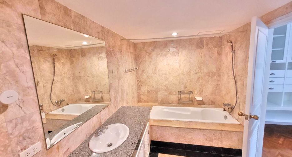 For rent 2 bedrooms condo in Watthana, Bangkok