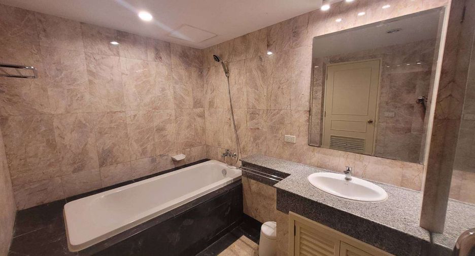 For rent 1 bed condo in Watthana, Bangkok