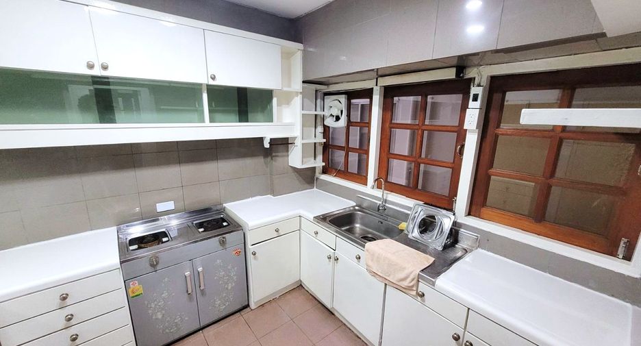 Condo en alquiler de 2 habitaciones en Khlong Toei, Bangkok