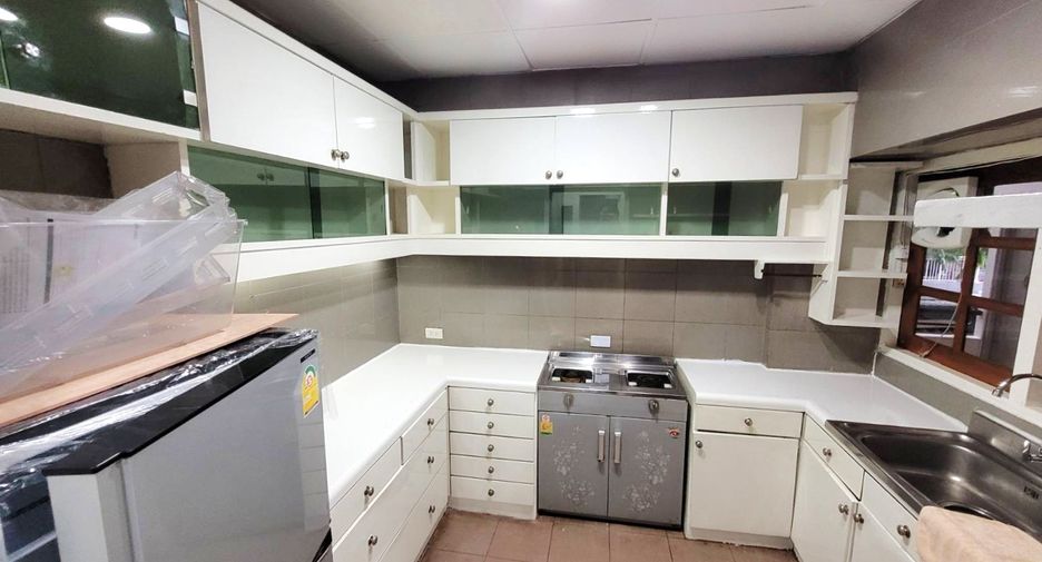 Condo en alquiler de 2 habitaciones en Khlong Toei, Bangkok